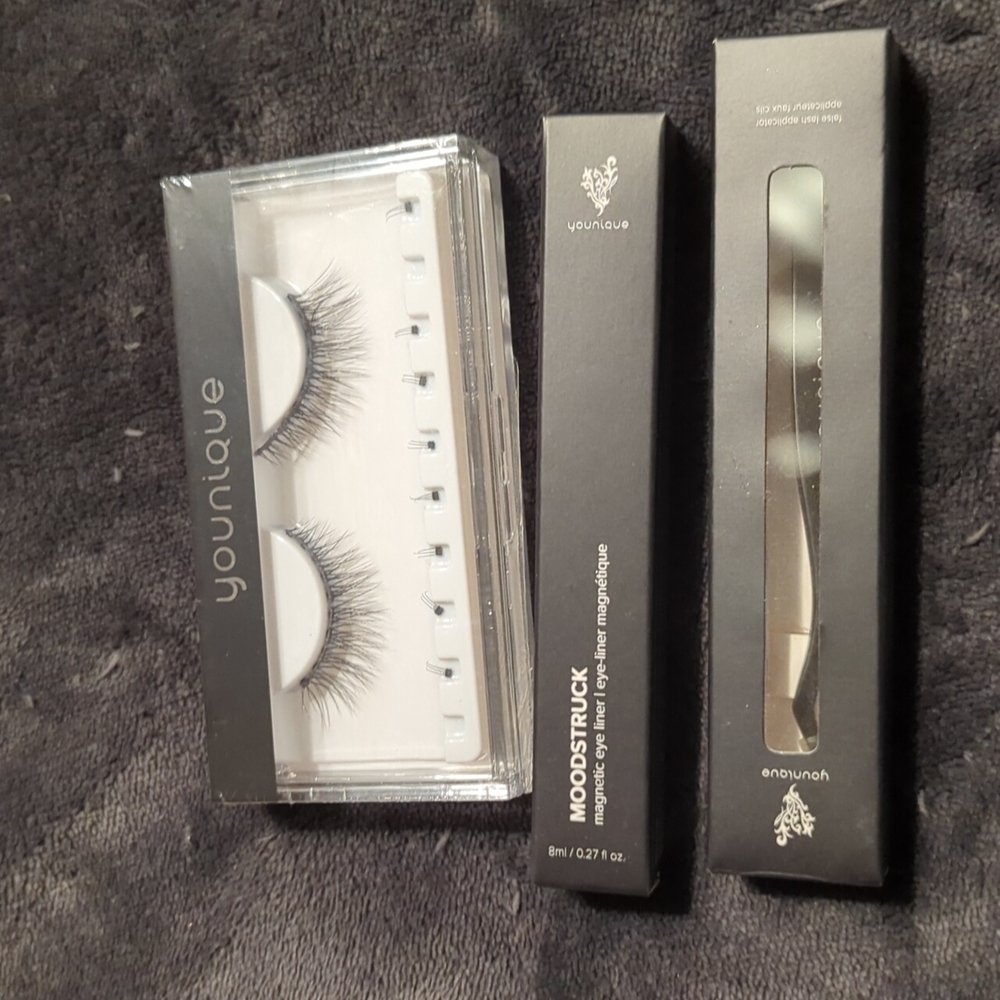 False lash set with magnetic eyeliner and applicator
